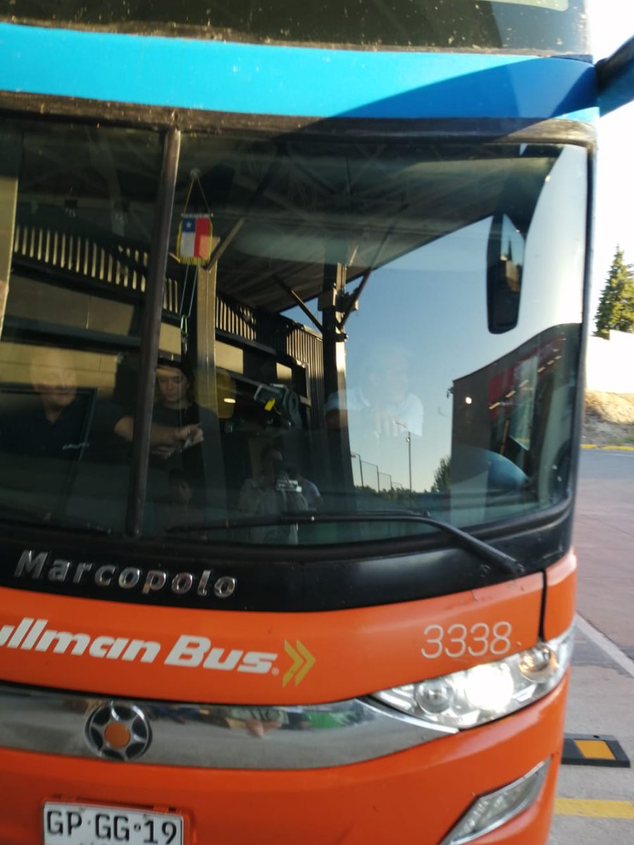 eliali0805's tweet photo. @pullmanbus @PullmanBusAyuda @Fisca_MTT  buenas tardes a las 19:45 sale bus desde la Unión con un chófer y auxiliares gritando a los pasajeros,se dejan el dinero por los bultos sin un respaldo ,estaba vuelto loco además no tienen un teléfono para poder llamar https://t.co/4cUNowqA72
