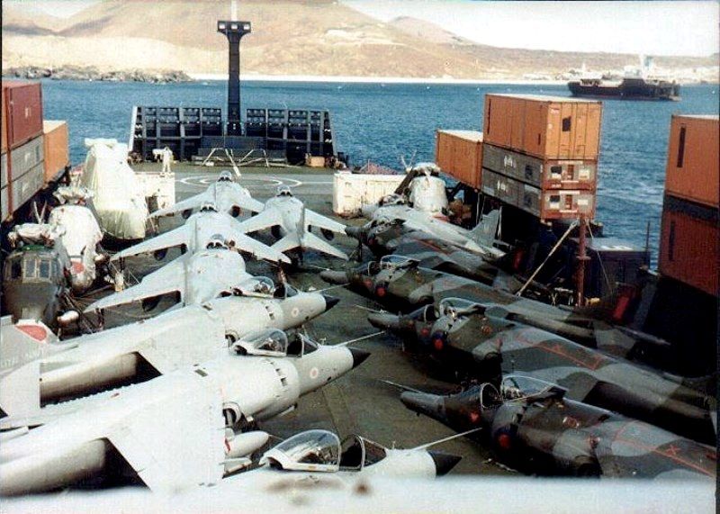 #Falklands #FalklandsWar: Atlantic Conveyor carried 8 RN Sea Harriers, 6 RAF GR.3 Harriers, 4 RAF Chinook HC.1s, 6 Wessex helos and 1 Westland Lynx. Her Harriers transferred before she was hit May 25, 1982. But 3 HC.1s, 5 Wessex and 1 Lynx perished too.