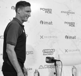 InfoQuemero's tweet photo. SAVA DEJA DE SER TÉCNICO DE HURACÁN. 

La comisión directiva le regaló un partido más, y como era esperable por todos menos por quienes deciden, la desaprovechó. https://t.co/pxulZDrzmF