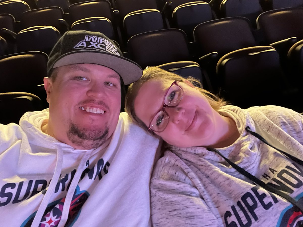 WiredAxcess's tweet photo. Let's Go #OmahaSupernovas from our host @DJKDuBOmaha and his family! #GoNovas https://t.co/EuVUflo0OS