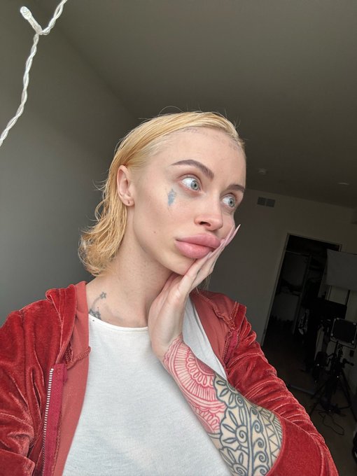 Another period, another premenstrual syndrome, another overeating. https://t.co/Z7JxHGgskT