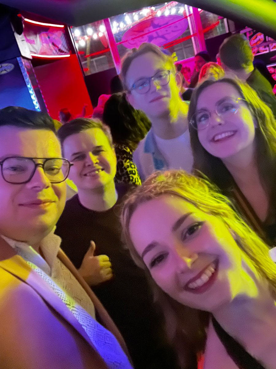 PeopleofGMCR's tweet photo. Guess who's back, back again,
Daisy's back, tell a friend 🙌

Back for my third stint at the helm of @PeopleofMCR... here are a few pictures from an exceptionally fun night out on Friday at #K2Karaoke and #BarPop in Gay Village 💃 👋 https://t.co/y3TczVhG5D
