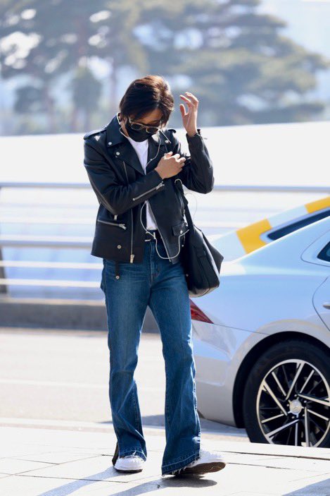 HCbodyguard's tweet photo. Haechan’s great airport fits are back!!! https://t.co/hTijGYM0z9