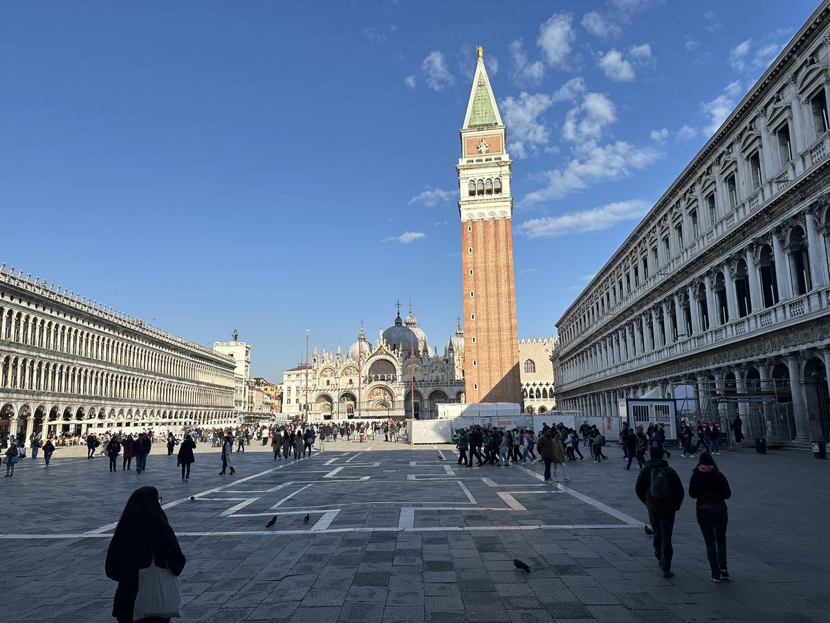 SignorPicci's tweet photo. Headed to Doge’s palace today and enjoyed the beautiful weather today☀️ @MineolaUFSD @mineolahs #mineolaproud https://t.co/ZGrMbdeacL
