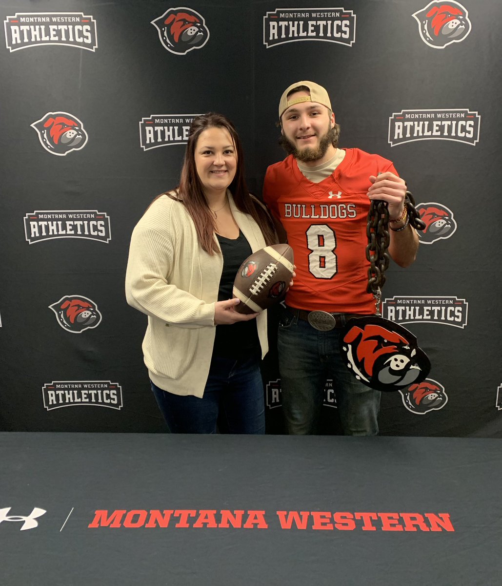 After a great visit, I am beyond blessed to say I’ve received an offer to continue my academic and athletic career at the University of Montana Western! Go Bulldogs🔴⚫️
@CoachKadenJenks <a href="/CoachNourse_UMW/">Ryan Nourse</a> @UMWFootball <a href="/CoachWant/">Coach Wantland</a>