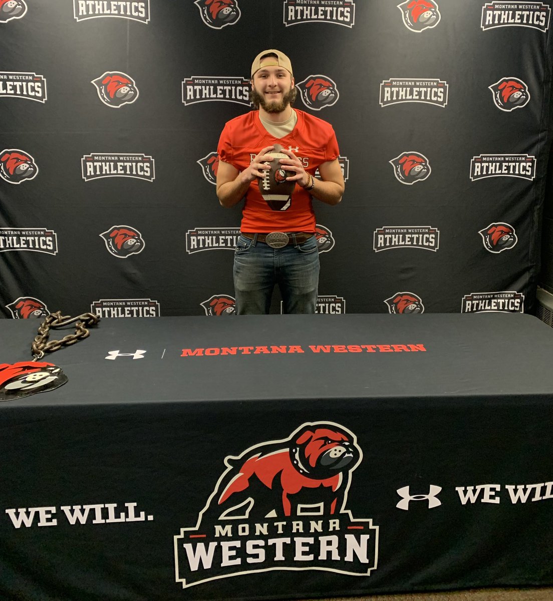 LaplauntKaden's tweet photo. After a great visit, I am beyond blessed to say I’ve received an offer to continue my academic and athletic career at the University of Montana Western! Go Bulldogs🔴⚫️
@CoachKadenJenks @CoachNourse_UMW @UMWFootball @CoachWant https://t.co/uD03e7s7oi