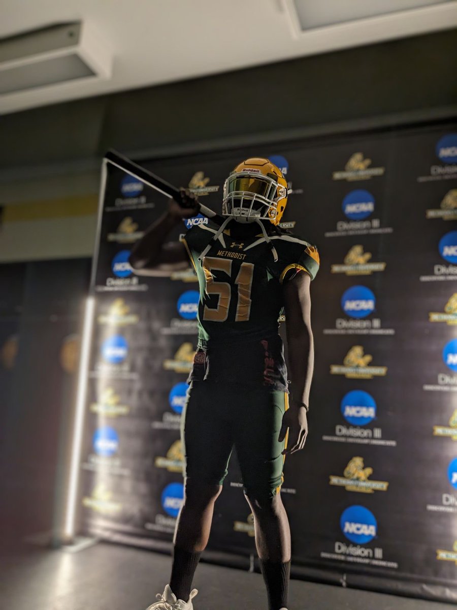 hampton_khalid's tweet photo. Blessed to have visited Methodist University🙏🏿 Receiving a possible opportunity to play at the next level 🏈🏈 

Big thank you to @_Coach_Rad  
For the opportunity 

Also thanks to my coaches that got me here 
@CoachTatum90 
@g_mills73 
@Walkertown_FB https://t.co/JAn5BziINz
