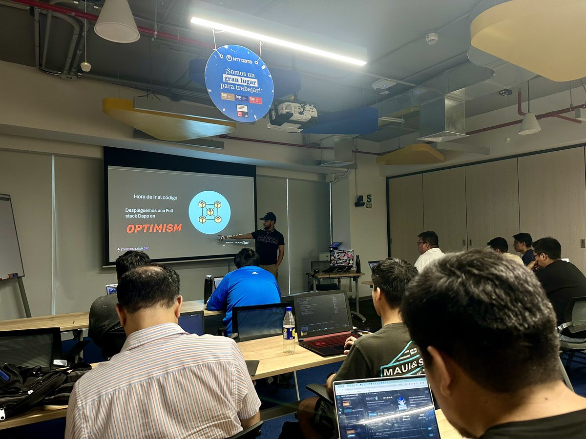 Space4Build's tweet image. Ayer se completó un workshop de 2 días donde uno de los módulos fue desplegar una full-stack Dapp.🌐
12 desarrolladores completaron sus despliegues exitosamente en la Red de @Optimism 🧑🏻💻👨🏼💻🚀
Gracias a @LeeMarreros y @BBitesSchool por la invitación
#DeveloperMode #SpaceForDevs