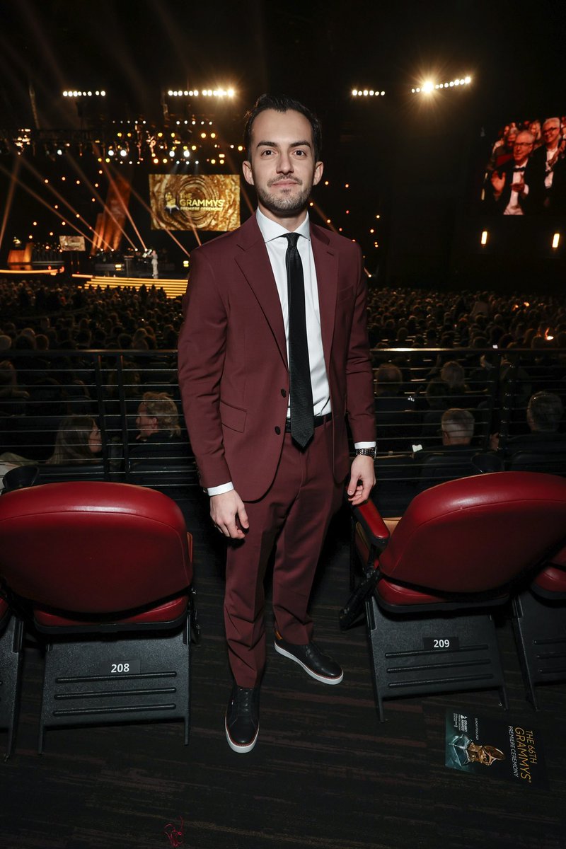 itschrisvarvaro's tweet image. Another incredible year with the @RecordingAcad. Many thanks to @express and @allenedmonds for helping me get styled right on this big night 🙏 #ExpressPartner #AllenEdmondsPartner #Grammys #recordingacademy #musicproducer