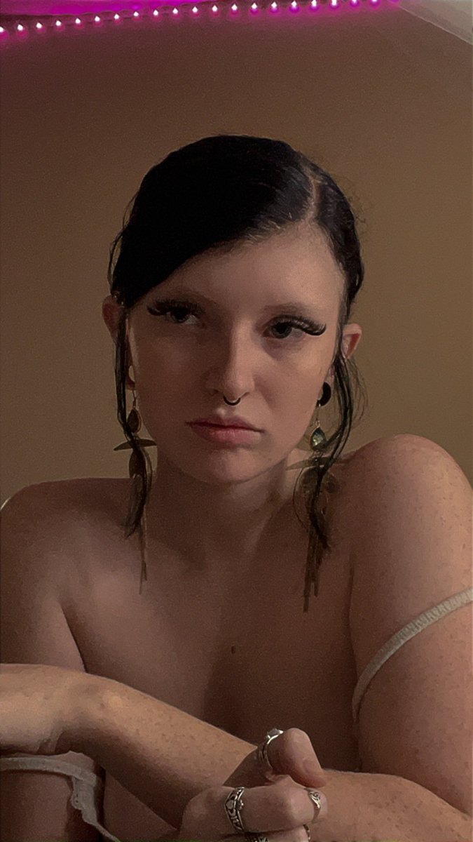 papercherub's tweet photo. Am I your little girl? #sugarbaby #SugarBabyTwitter #paypig https://t.co/riSA2NG3NG