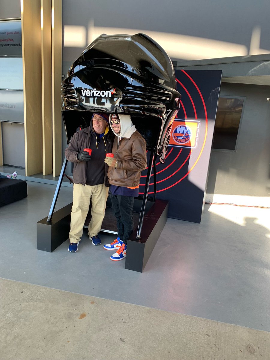 Giant Helmet tweet media