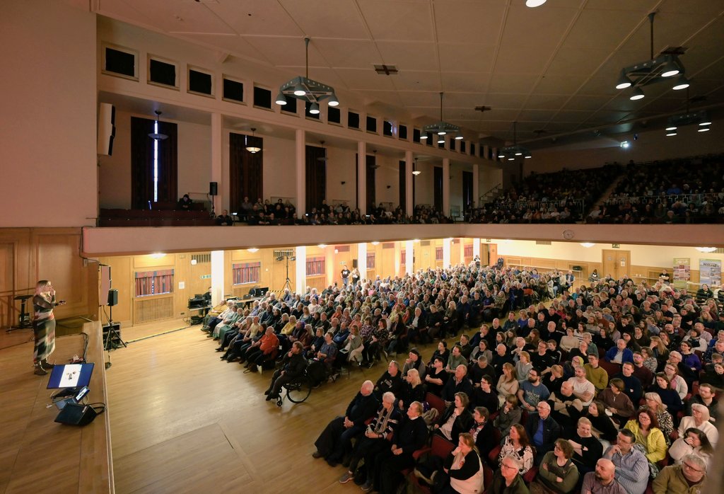 Neil Harrison Photography (@neilhphoto) on Twitter photo Over 850 people in the Whitla Hall this afternoon to hear <a href="/theAliceRoberts/">Prof Alice Roberts💙</a> talk as part of this year's <a href="/niscifest/">NI Science Festival</a> #NISF24 Over 850 people in the Whitla Hall this afternoon to hear <a href="/theAliceRoberts/">Prof Alice Roberts💙</a> talk as part of this year's <a href="/niscifest/">NI Science Festival</a> #NISF24