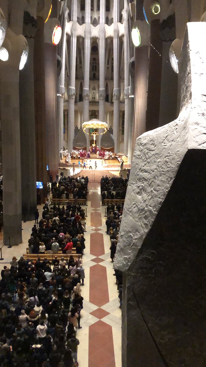 danigamez's tweet photo. Tarda de feina. Tarda de Sagrada Família. Tarda de #SentlaCreu. Tarda d’inici de Quaresma. Tarda de Terra Santa. https://t.co/JR1R8K4BVK