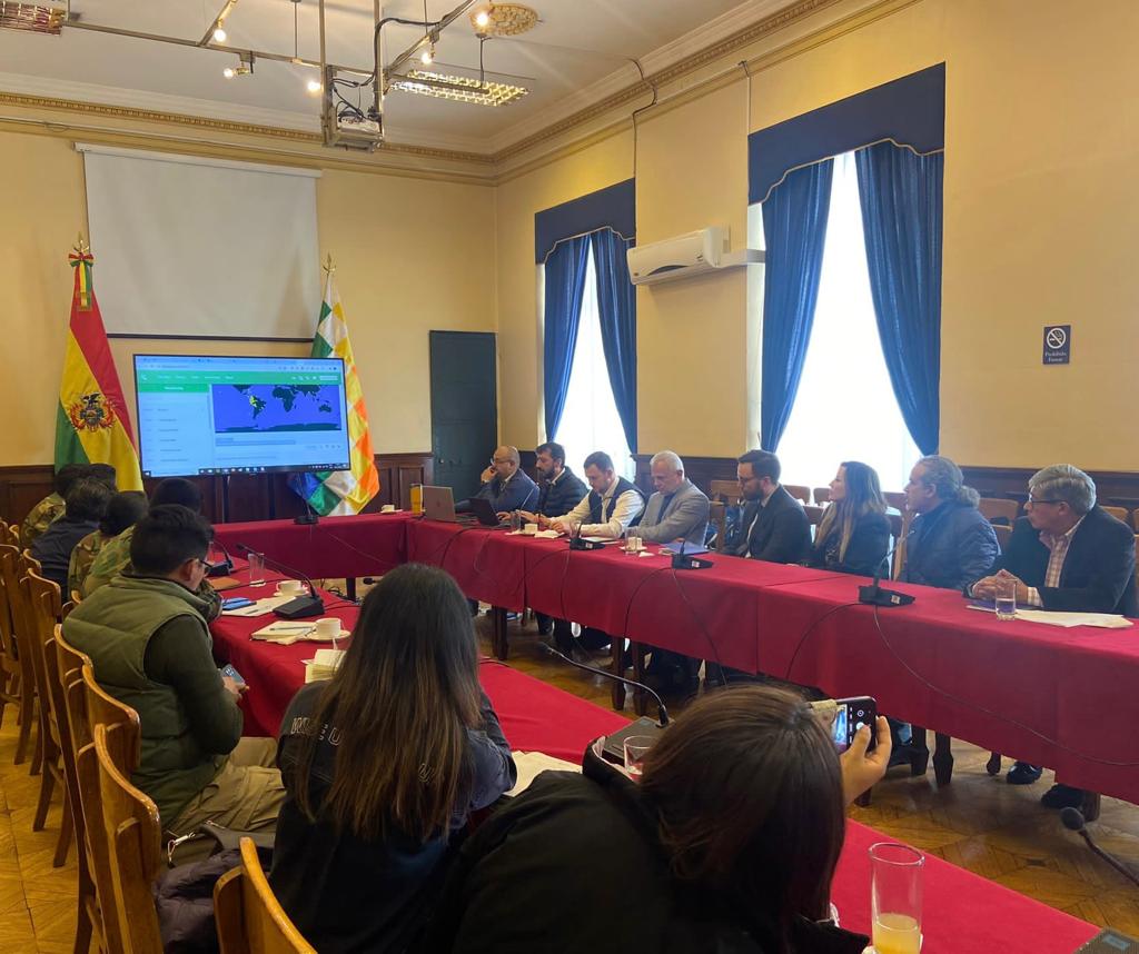 BolEnBelgica's tweet photo. A través de gestiones realizadas por la Misión de Bolivia ante la Unión Europea junto a GeoBolivia, lanzaron el inicio de transferencia tecnológica y desarrollo de capacidades con el programa Copérnicus (Sistema Satelital de la Tierra), 1/2

#Copernicus
#BoliviaEnBélgica
#UE https://t.co/H9cSJrZYHA