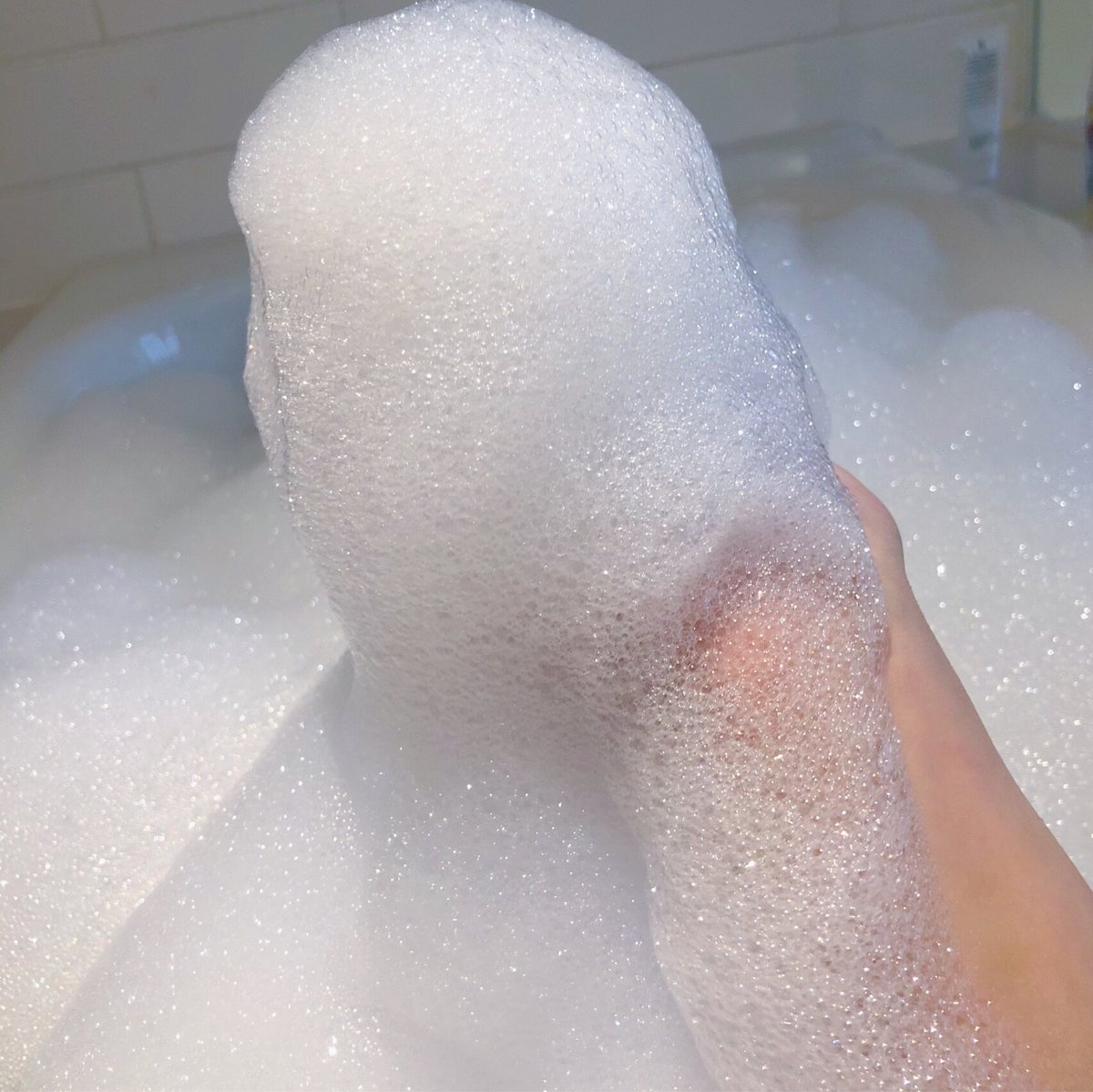 aRazzz_'s tweet photo. Relax yourself and take a bubble bath🛁 https://t.co/RxTfHnmuRJ