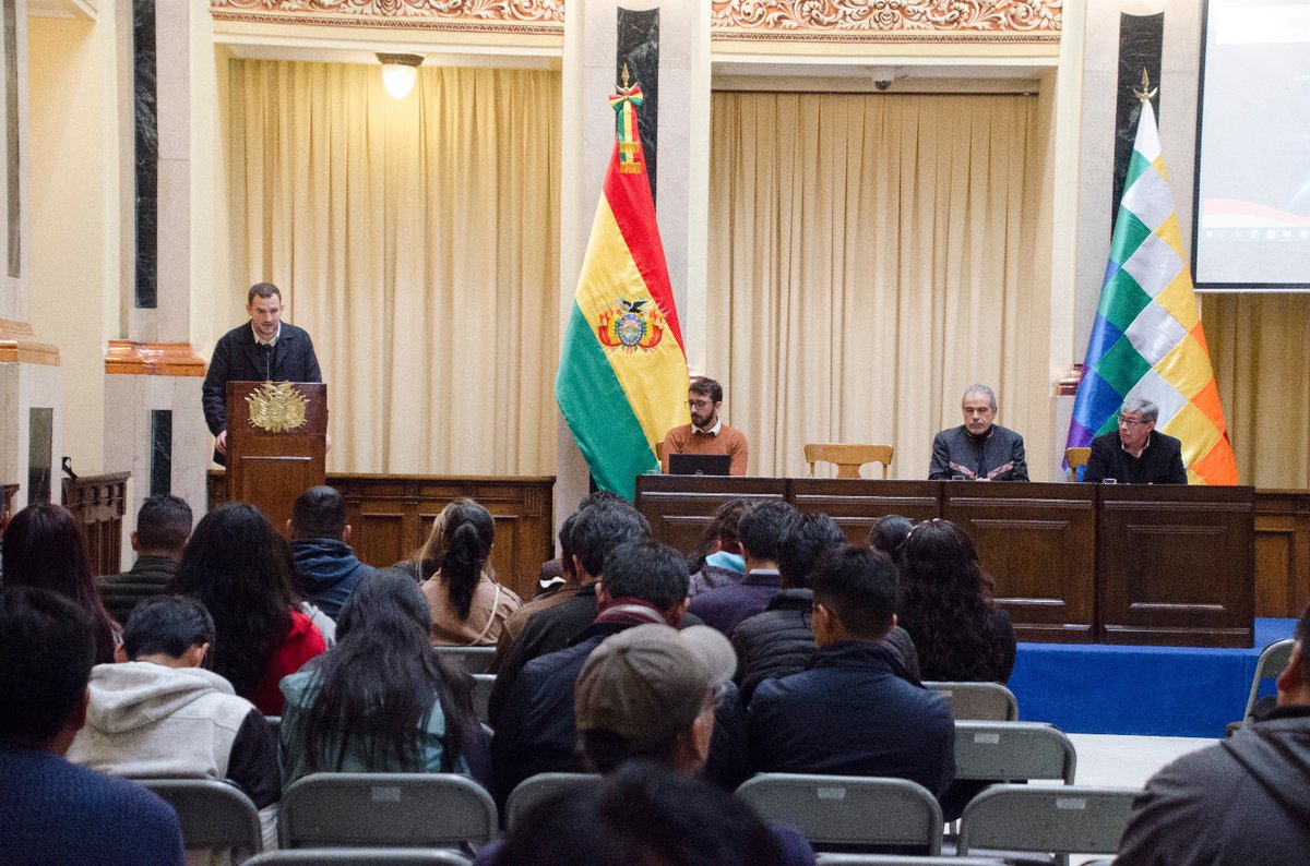 BolEnBelgica's tweet photo. Oportunidad en la que expertos en monitoreo y observación terrestre desde la Comisión Europea llegaron a Bolivia para iniciar la implementación y los avances en tecnología geoespacial en el marco de cooperación horizontal. 2/2

#Copernicus
#BoliviaEnBélgica
#UniónEuropea https://t.co/DgKUZsWXq8