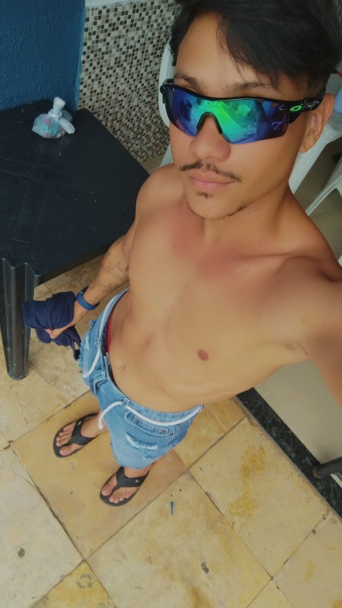AlissonKayke's tweet photo. essa ressaca do carnaval que não acaba. https://t.co/aTWZzJr0kt