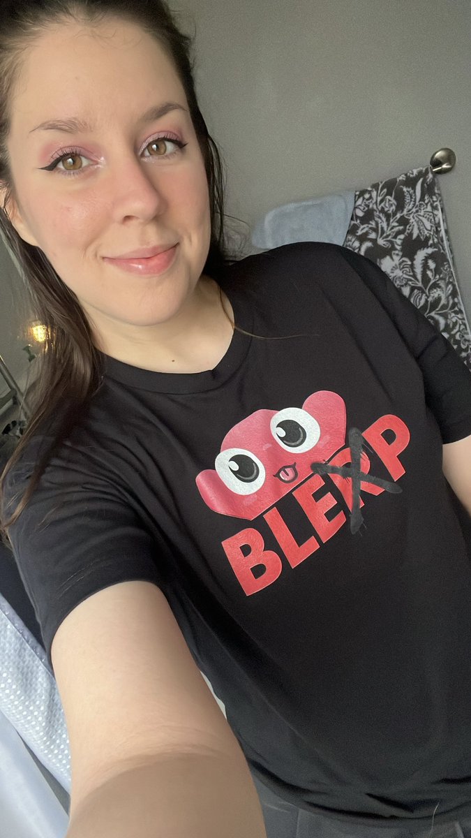 Hiiiii! 🫶🏻🫶🏻🫶🏻

Look what <a href="/blerp/">Blerp</a> sent me from the giveaway I won 🥹 This shirt is so adorable and so comfy!! 👅 

I’m live with Stardew Valley, come hang out! 🩷🩷

twitch // Kaykrisify
