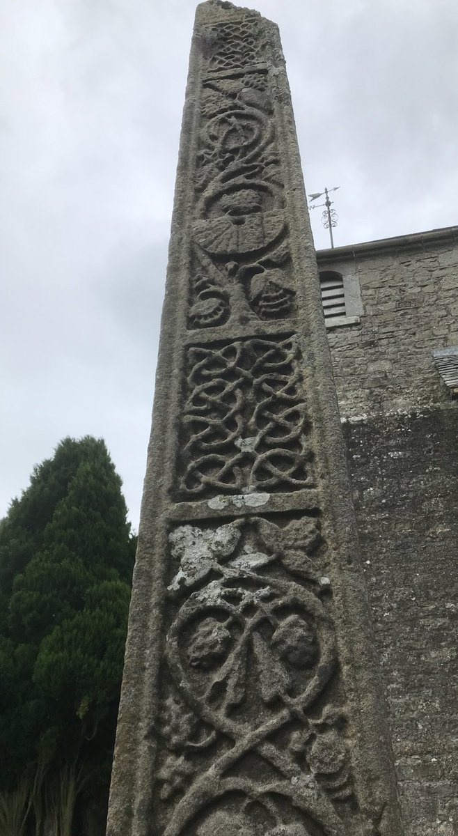 KatesfWriter's tweet photo. The stunning decorated cross at #Bewcastle with Anglo-Saxon inscription that mentions it is dedicated to Aelfrid, son of Oswy. Aelfrid was King of Northumbria AD 685-705. Educated in Ireland for the church, he became king when his brother, Ecgfrith, died.
#StandingStoneSunday https://t.co/lgqfDNaWJ0