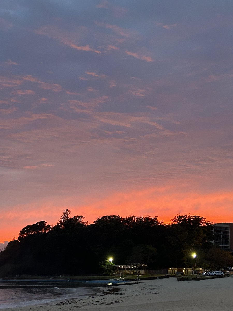 TonySearl's tweet image. Good morning Monday 🔥🌅 #Barringtoncoast #Beachbums