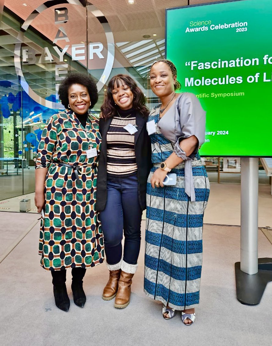 Que dites-vous de ces 3 générations de femmes scientifiques congolaises 🇨🇩 ? 🌺Prof. Chimie. Prix Alfred Vogel 🌺Prof. BiolMoleculaire. Prix Women in Africa Young Leaders 🌺Prof. Médecine. Prix @BayerFoundation Femmes #Afrique en #STEM @BEBUC_Scholars #RDC