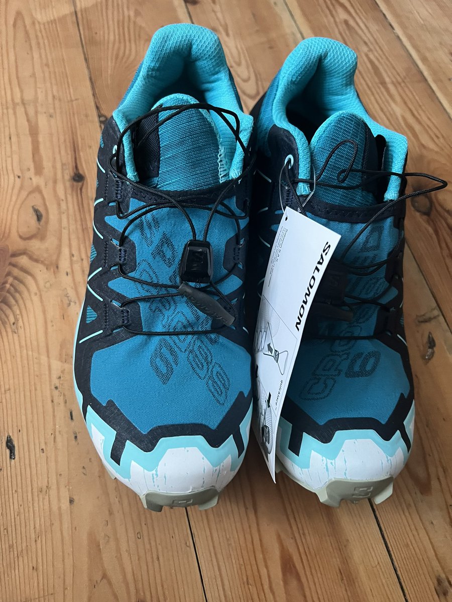 Well I finally had to give in and replace my trusty Speedcross 3’s, they served me so well, through many a stream, puddle and plenty of the mud stuff. Many races were had but here are the new ones. I’m sure the 6’s will be fab! <a href="/SalomonSports/">Salomon</a> #trailrunning
