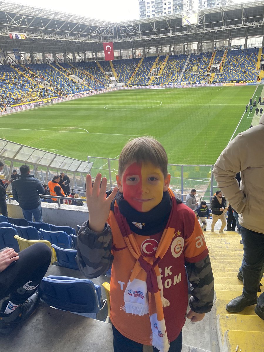 cankobal53's tweet photo. Deplasman💛❤️ #Galatasaray #galatasaraynef #ultrAslan #CIMBOMBOM https://t.co/FrlcRbgmUy