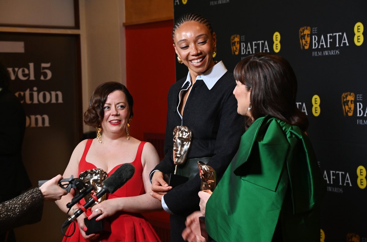 The incredible team behind Earth Mama, winners of the Outstanding Debut by a British Writer, Director or Producer award👏👏 #EEBAFTAs