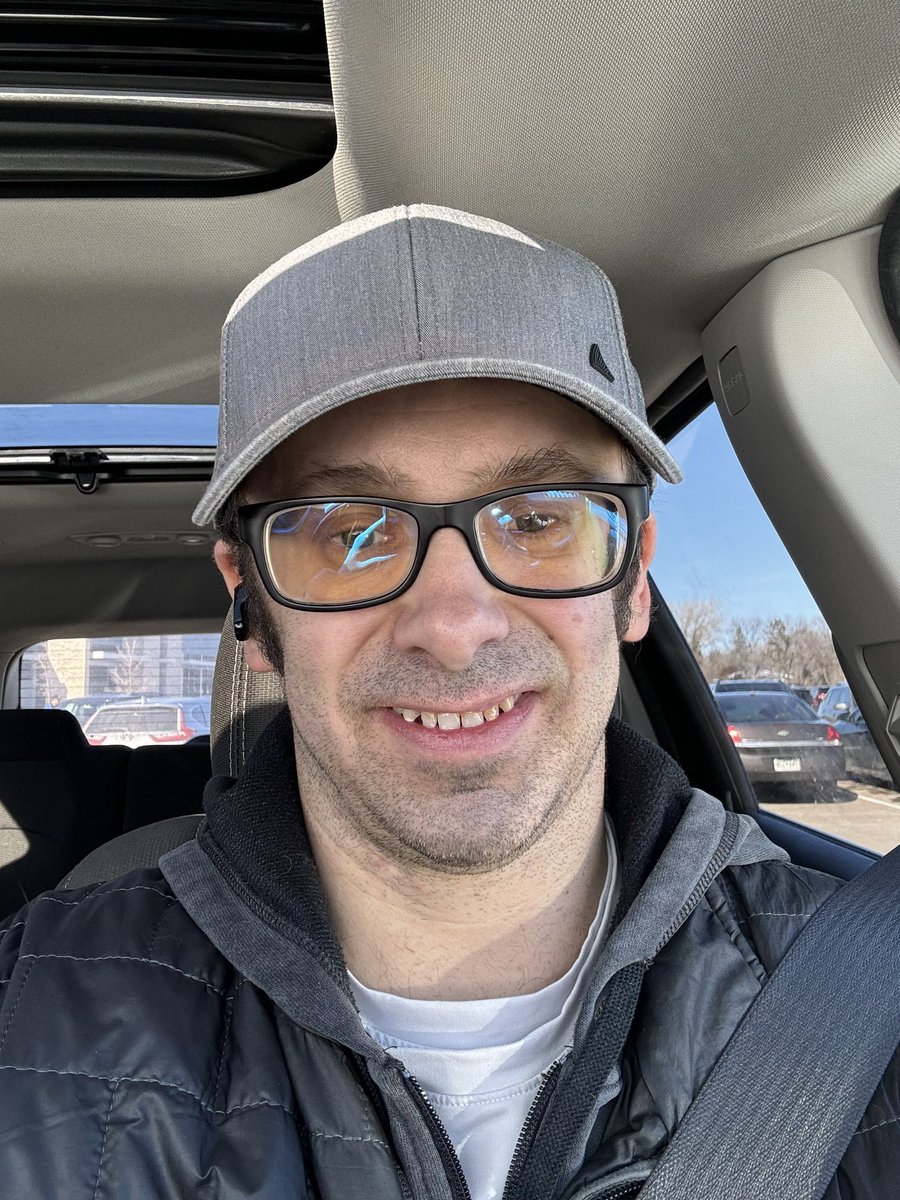 AgentUlland's tweet image. Just finished my self care aka exercise. It felt nice to get out of the house to get a workout in. Here’s what I did

#WorkoutSunday
Chest Press
Lunges 
Push-ups 
Hamstring Curl 
Bicycle Crunch 
Flutter Kick 
X Man Crunch