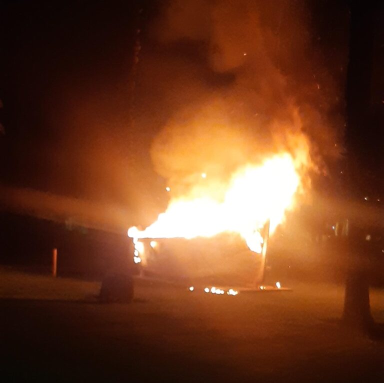 ULL's tweet photo. El Rectorado condena el incendio provocado de la patera del campus de Guajara

👉 https://t.co/R92Vz1jUCi https://t.co/6qCvKisMVF