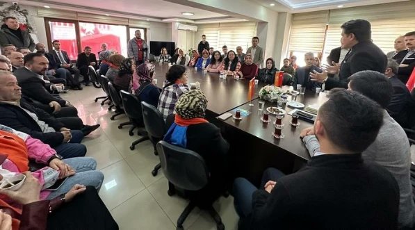 AKKadinDenizli's tweet photo. 📍Acıpayam 

Denizli Milletvekilimiz Sn. @avcahitozkan,  İlçe Kadın Kolları Koordinatörümüz Gülizar Gökçe ve İlçe Kadın Kolları Başkanımız Sn. @CemileArkan15 'nın katılımlarıyla Acıpayam İlçe teşkilatı ile istişare ve değerlendirme toplantısı gerçekleştirildi.

#BizBuŞehreAşığız https://t.co/52p06qHtU5