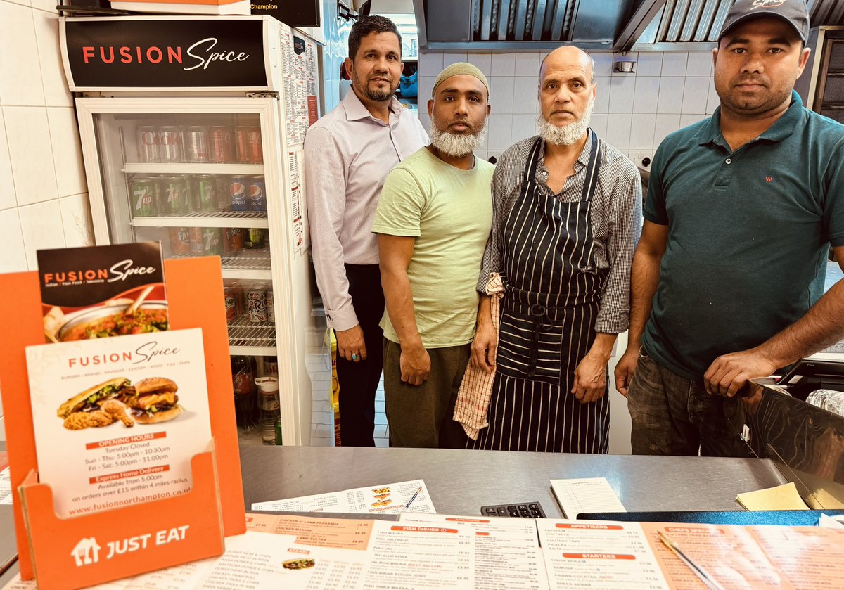 Curry, rice and naan bread! Thanks to team at Fusion Spice for sponsoring tonight’s meals The meals were served by volunteers from @sccycnhampton around the town centre. #GiveBack #zeroemmissions #Northampton #NorthantsTogether #Northantshour #helpthehomeless #curry