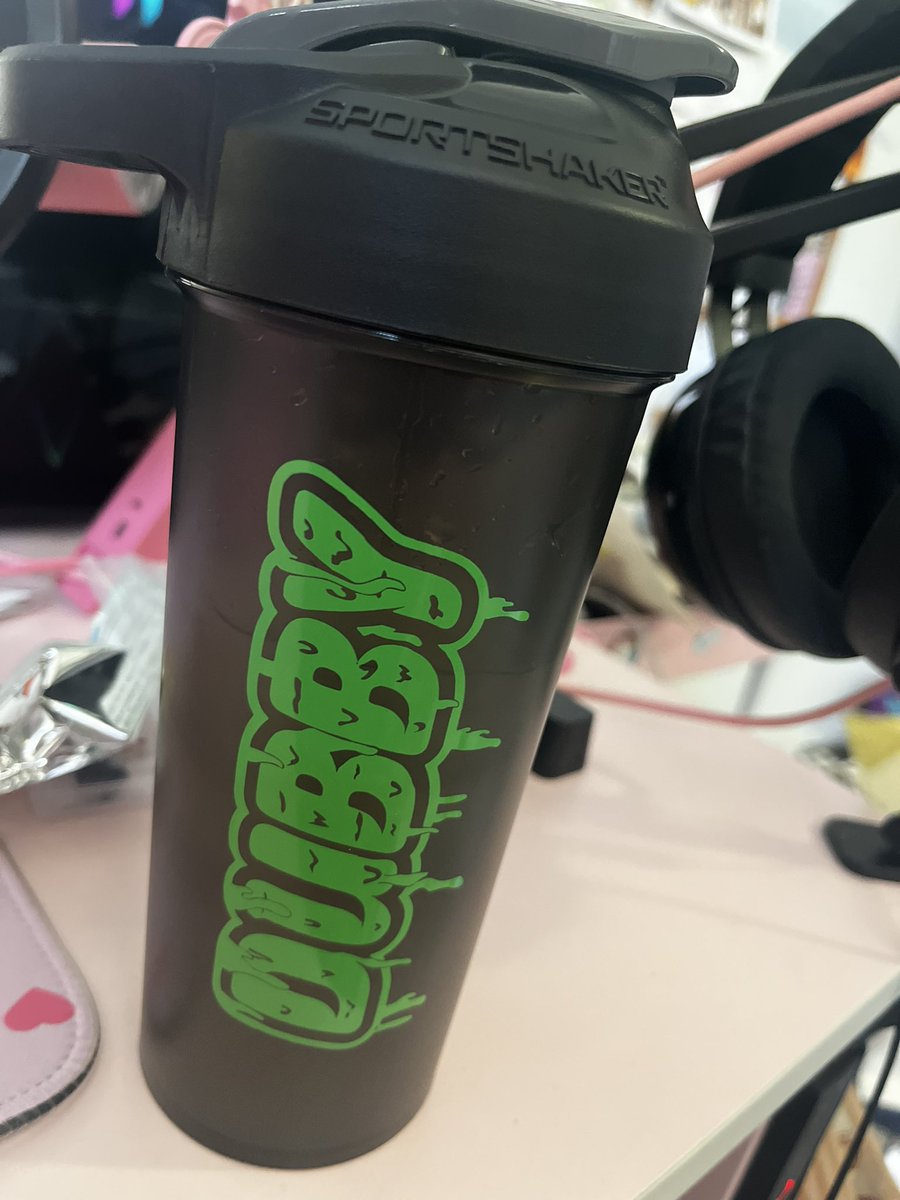 GlamNerdMoxxi's tweet photo. @DubbyEnergy Unironically I was showing my friend my new cup 🤣 https://t.co/0hTvXsMXo8