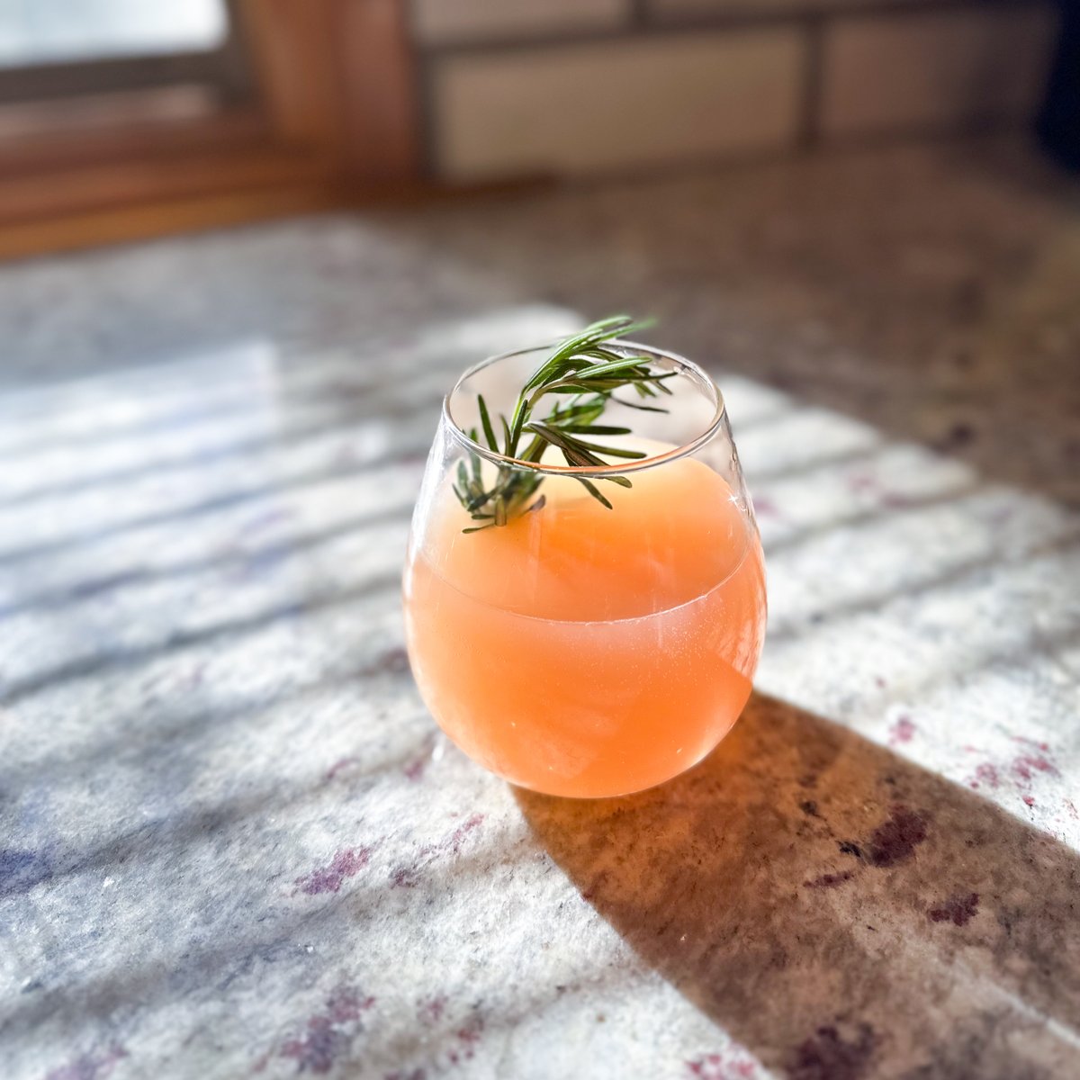 ShapeFutureOK's tweet image. Craving a little more flavor in your water?

Swap your regular H2O for our refreshing Grapefruit Rosemary Sparkler! 🍹
Get the recipe here: bit.ly/3ScTk1z