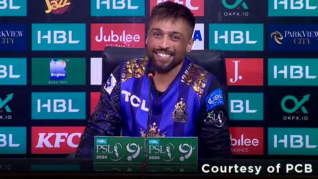 Mohammad Amir praised Babar Azam's innings and spoke about their on-field chat.🗣 📹 Credits: Twitter/grassrootscric