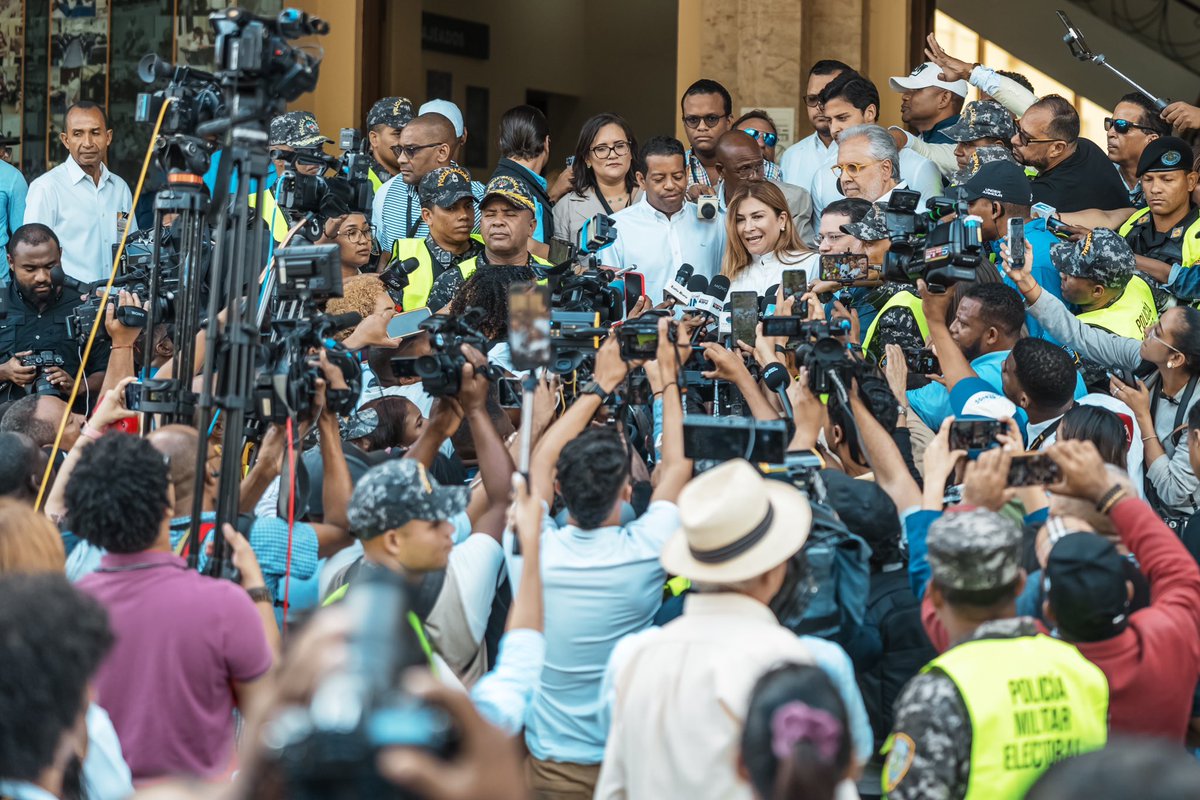 CarolinaMejiaG's tweet photo. Agradezco a los medios de comunicación y nuestros amigos de la prensa que nos han acompañado en este importante proceso donde nuestro país y la democracia saldrán fortalecidos. https://t.co/sFh2ZwMGuR