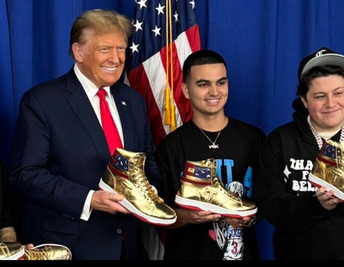 mmpadellan's tweet photo. Say what you will about President Biden, but he's never had to sell fake gold SNEAKERS to pay for lawyers because he's not a fucking crime machine. https://t.co/2dJcr4NDVI