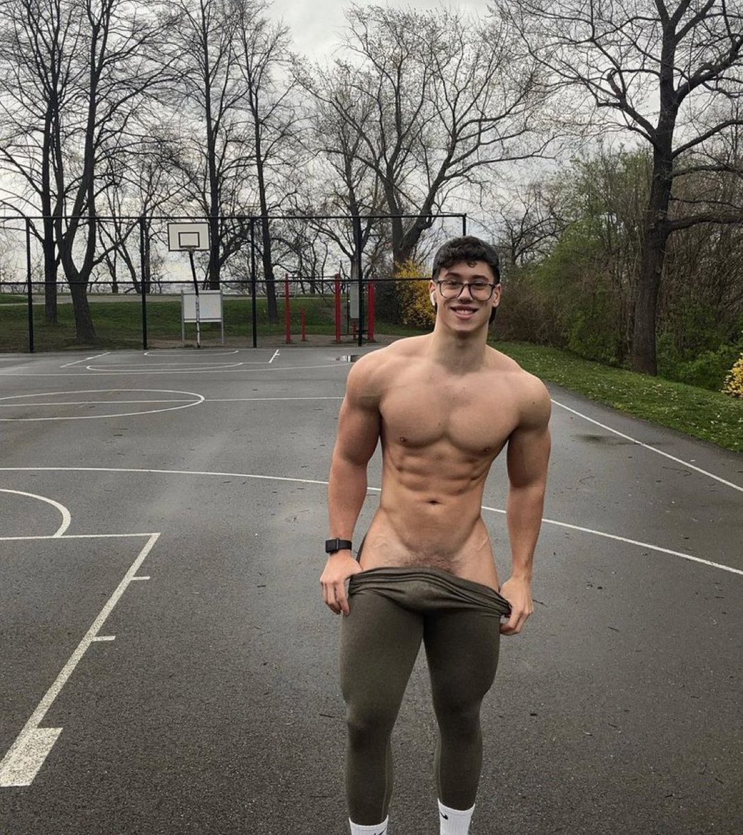 Wanna fuck real quick then play basketball? @VlettX