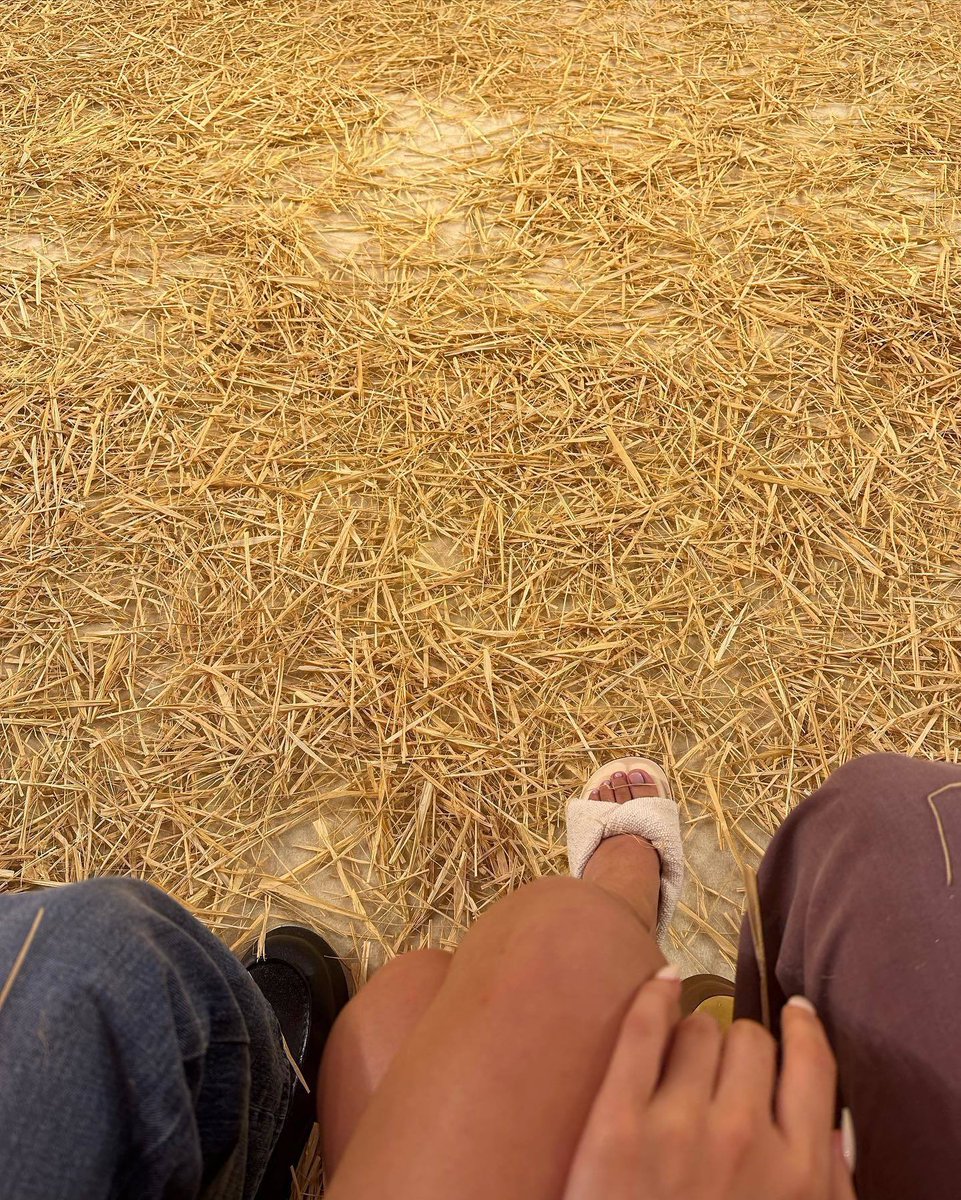 wesbp01's tweet image. The feet of Jennie kim -a thread-