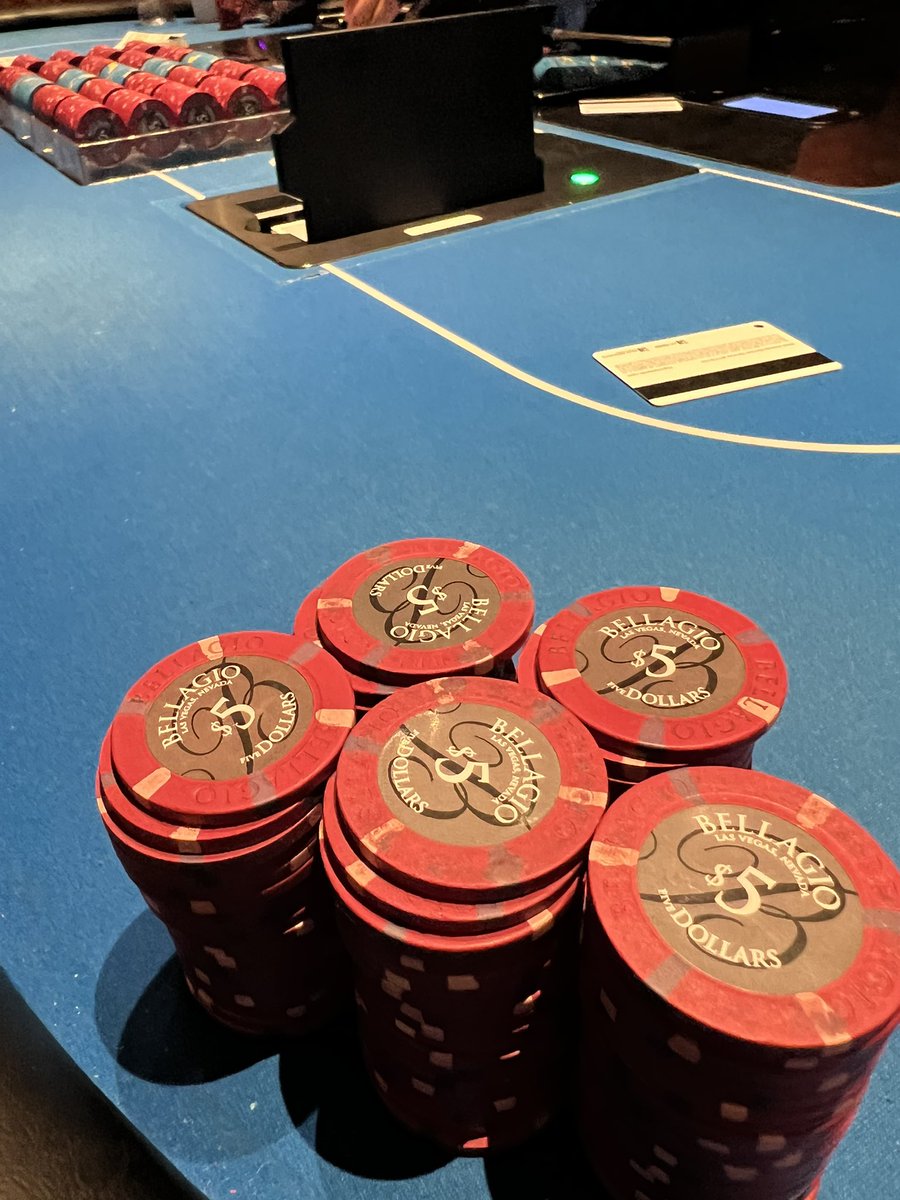 PokerTac's tweet photo. 仕事の合間に。 https://t.co/wDkUGGRVMG
