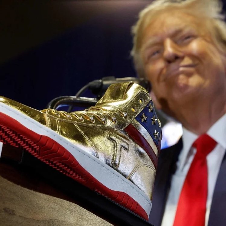 Trumps shoes are NOT made in America!!! WTF!