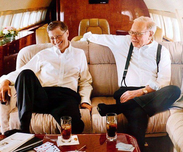 QCompounding's tweet photo. After Bill Gates became friends with Warren Buffett, he began to diversify his portfolio and sold Microsoft shares.

Bill Gates' fortune today is 138 billion dollars, if he hadn't diversified it would be 1.33 trillion dollars. https://t.co/DLMUZ2iO2T