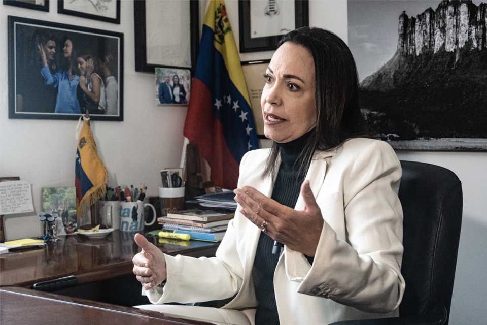 ¿Apoyas que a María Corina Machado se investigue y castigue por causar daño a #Venezuela con la sanciones de #EEUU? Dale ❤️ si Estás de acuerdo y déjame tu opinión para Apoyar esta contundente Acción de @TarekWiliamSaab