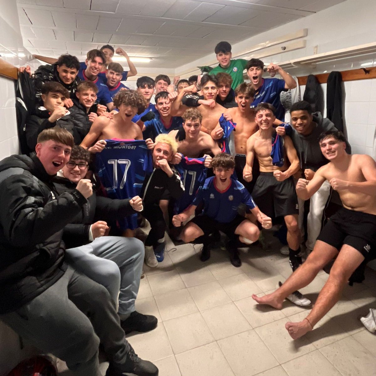 FEMontgat's tweet photo. 💙 𝙀𝙇 𝘿𝙀𝙍𝘽𝙄 𝙅𝙐𝙑𝙀𝙉𝙄𝙇 𝙀𝙎 𝙌𝙐𝙀𝘿𝘼 𝘼 𝙈𝙊𝙉𝙏𝙂𝘼𝙏

💪🏼 El nostre Juvenil A va guanyar ahir per 3 a 1 al Tiana. Gran ambient al camp i partidàs de tot l'equip que ja suma 3 victòries consecutives.

#FEMontgat #somhiMontgat https://t.co/YBN6SydLTr