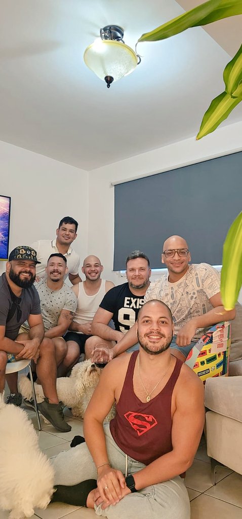 JcOcanto's tweet photo. Que vaina pa buena compartir con esta gente @ManuKike @FreddyMarcano77 @heorgi @alvy_j #Yamu$José un montón reir y compartir con uds #hermosascriaturas https://t.co/lgZDuDSl6A