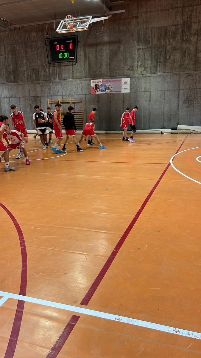 acuenca78's tweet photo. Llevaba sin dirigir un equipo como primer entrenador desde mayo del 2018, una final de Copa del Preinfantil femenino de Calasanz! 
Hoy después de más de 2000 días he vuelto a las canchas de la mano del Junior masculino del Basket Lupus! Gracias ba-lon-ces-to! https://t.co/mCST4PNhfQ