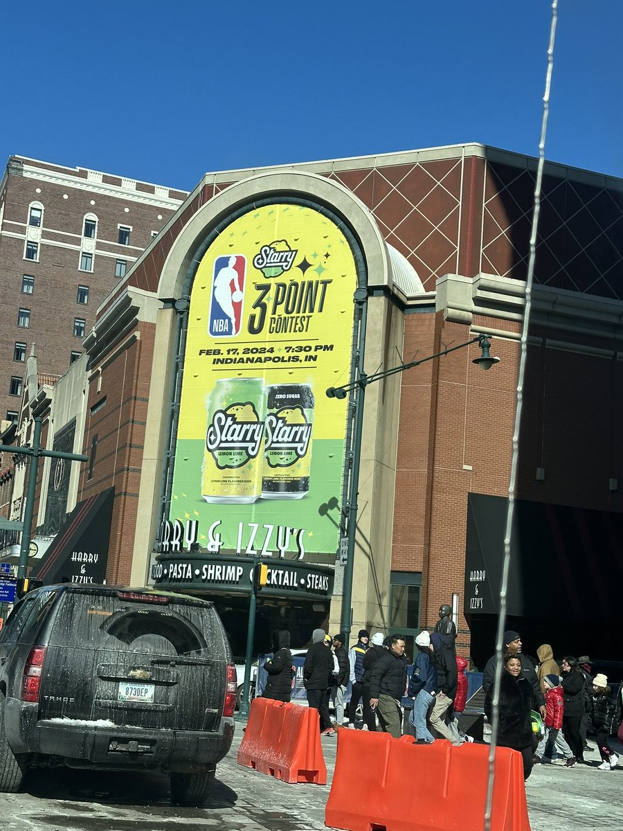 fratto_johnny's tweet photo. Downtown Indy #NBA #NBAAllStar2024 #NBAAllStarWeekend #Indy #Naptown #PopupFLX #kobe8protro #Nike #Starry #Book1 https://t.co/3z7BvDyqCO
