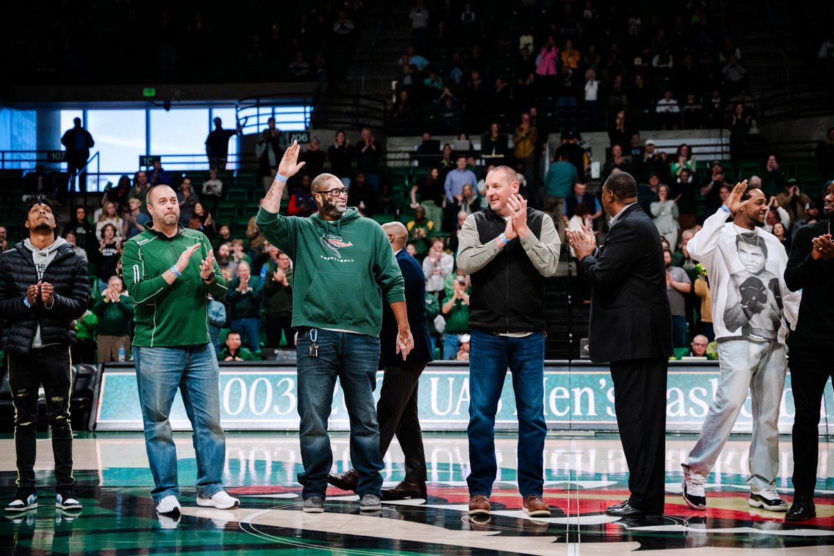UAB_MBB's tweet photo. The 2003-04 Blazers back in the building!
#WinAsOne https://t.co/wH20isx6SE