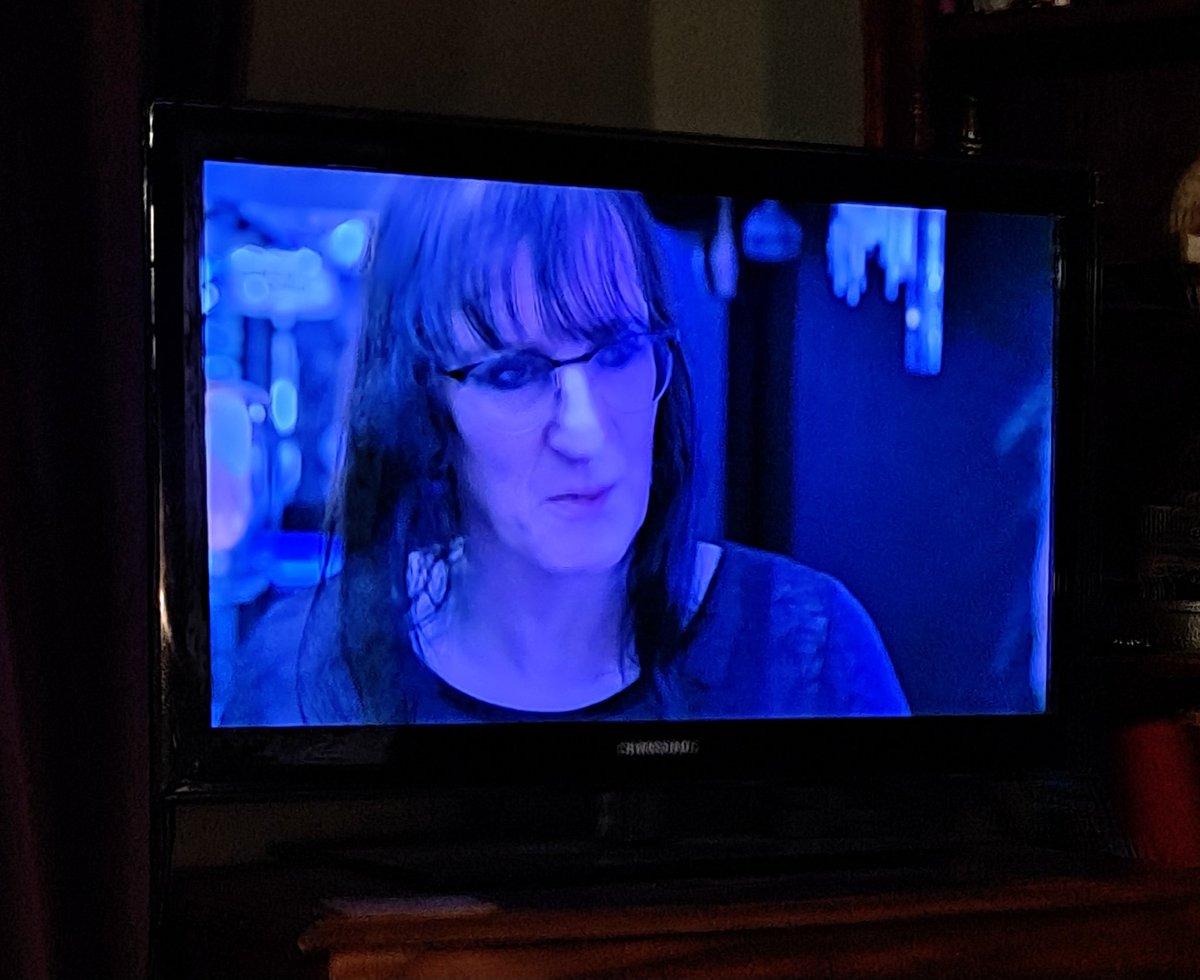 jowendes's tweet image. There were no actual female physics experts available for Inside the factory, so they chose "Clara" here who is dressed in a way no actual woman would dress if she was on the telly. #insidethefactory #notawoman