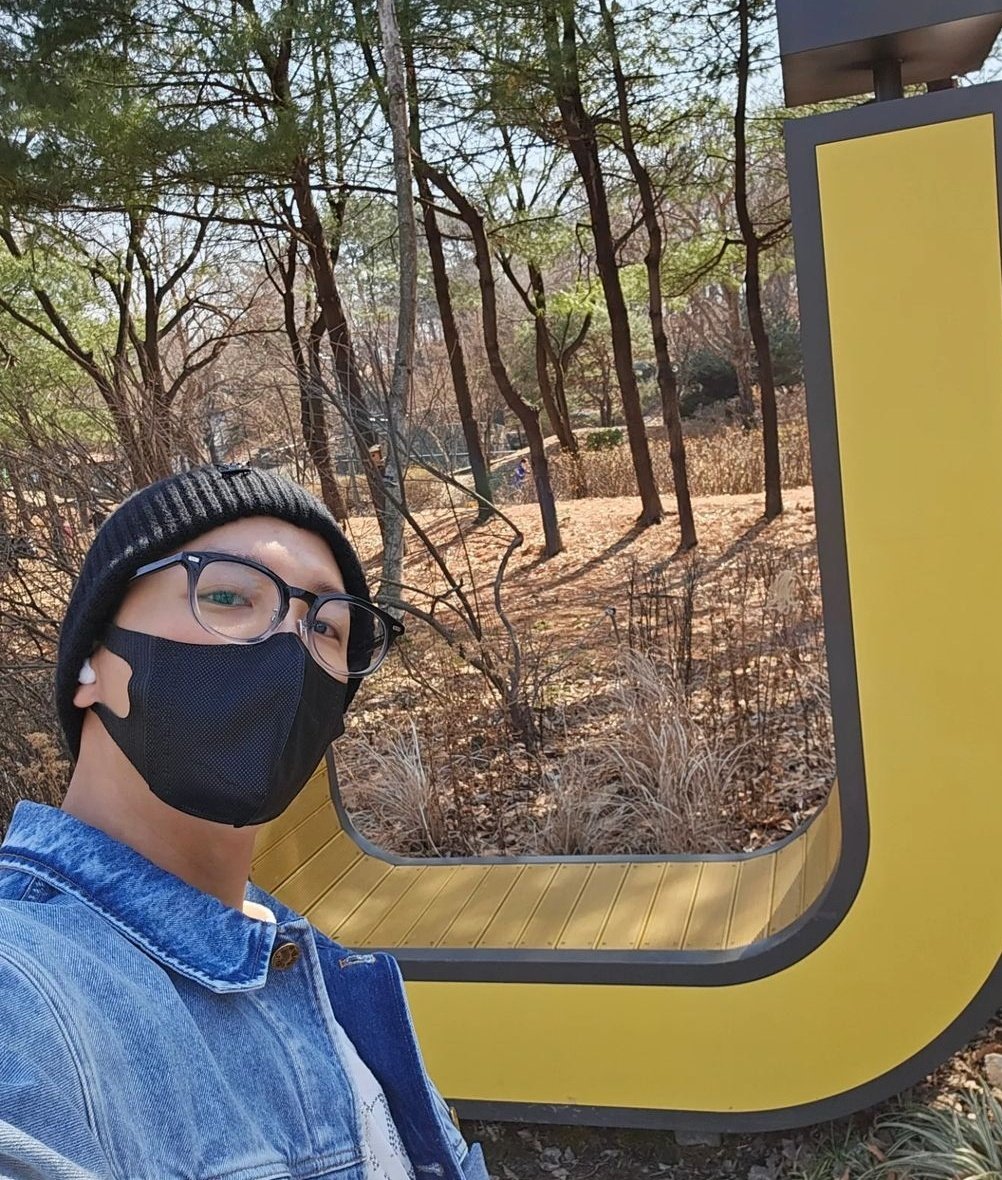 BetyJthan's tweet photo. Feliz cumpleaños a nuestro #solecito hermoso 🥰💜 el de la sonrisa encantadora🎉 #Vivaelcumpleañero 🎂🎂💫🥰💜💜💜🇲🇽
#HAPPYBIRTHDAYJHOPE 
#JHOPE 
#BTSJHOPE https://t.co/NP4HBLHWLx